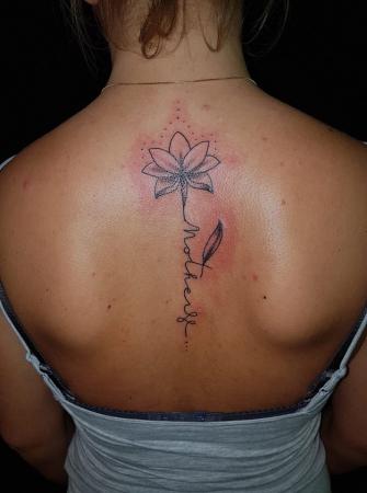 bloemen rug tattoo
