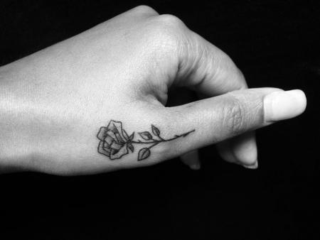 roos hand tattoo