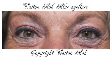 blauwe eyeliner tattoo