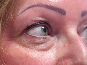 Eyeliner tatoeage, geplaatst bij Tattoo Bob Rotterdam