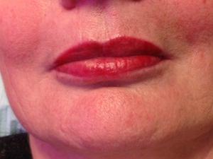 Nooit meer je lippenstift bijwerken, een full lips behandeling zorgt hiervoor!
