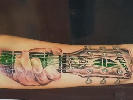 tattoo gitaar