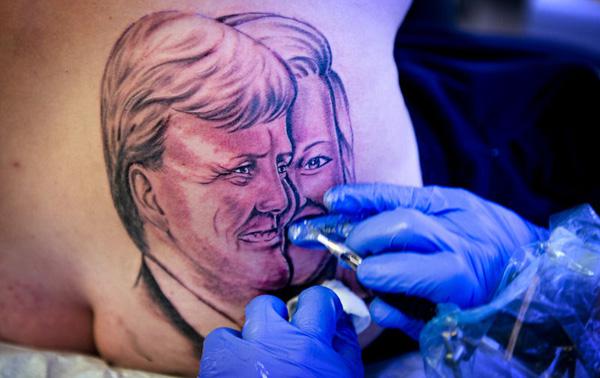 Eerste portret tatoeage Willem-Alexander en Maxima